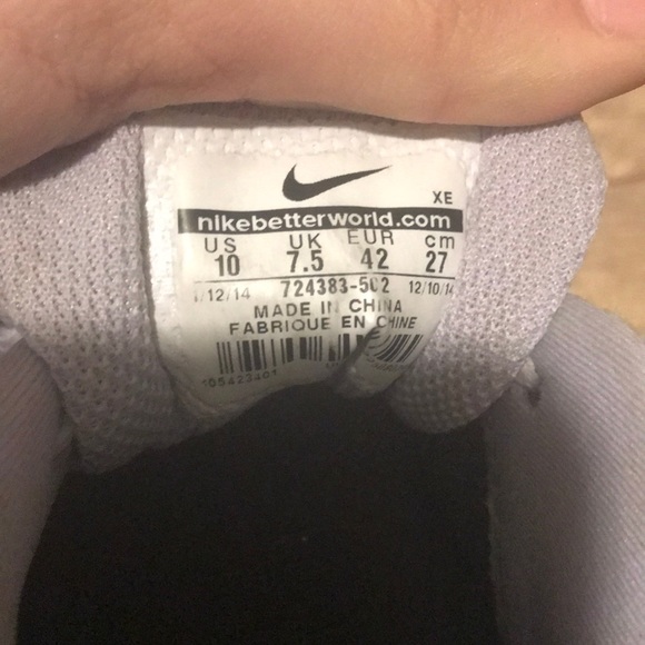 Nike tennis shoes - Picture 3 of 4